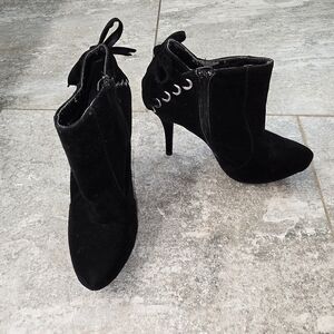 🌟 Qupid Black Velvet Ankle Booties